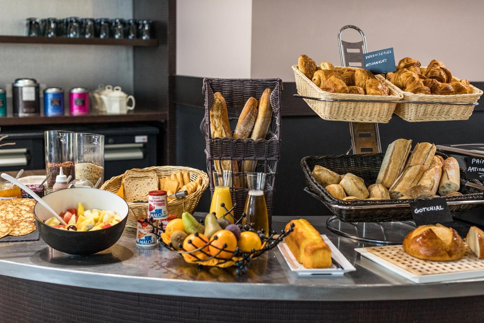 Hotel-Restaurant Le Victoria Rennes Eksteriør bilde